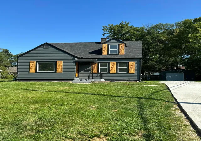 Photo 3 of Single family home for sale at 2476 Argyle Dr, Columbus, OH 43219 | MLS# 226032800 | Listing updated on 2026-09-10