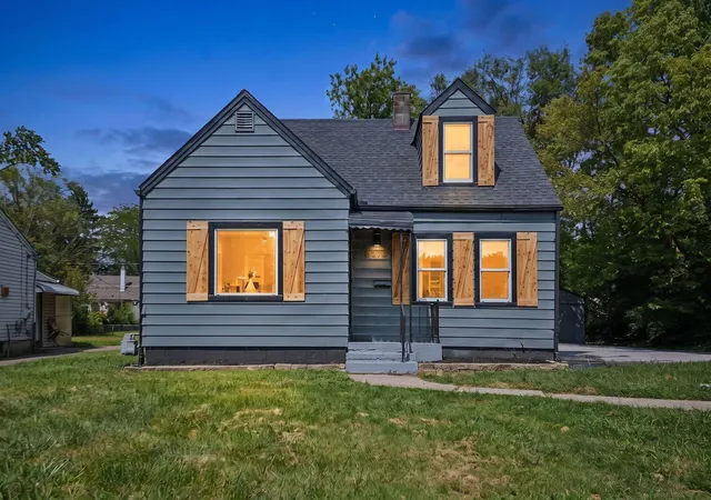 Photo 1 of Single family home for sale at 2476 Argyle Dr, Columbus, OH 43219 | MLS# 226032800 | Listing updated on 2026-09-10