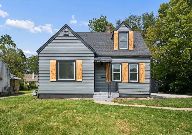 Photo 2 of Single family home for sale at 2476 Argyle Dr, Columbus, OH 43219 | MLS# 226032800 | Listing updated on 2026-09-10