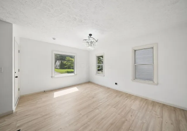 Photo 4 of Single family home for sale at 2476 Argyle Dr, Columbus, OH 43219 | MLS# 226032800 | Listing updated on 2026-09-10