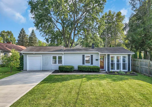 Photo 1 of Sale Pending at 499 Leslie Dr, Newark, OH 43055 | MLS# 226032839 | Listing updated on 2026-09-13