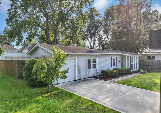 Photo 2 of Sale Pending at 499 Leslie Dr, Newark, OH 43055 | MLS# 226032839 | Listing updated on 2026-09-13