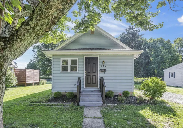 Photo 1 of Single family home for sale at 132 N Westmoor Ave, Newark, OH 43055 | MLS# 226032929 | Listing updated on 2026-09-15