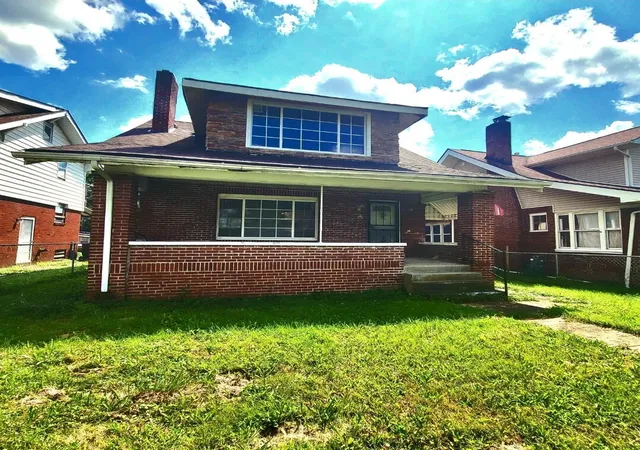 Photo 1 of Single family home for sale at 1921 Sullivant Ave, Columbus, OH 43223 | MLS# 226033109 | Listing updated on 2026-08-31