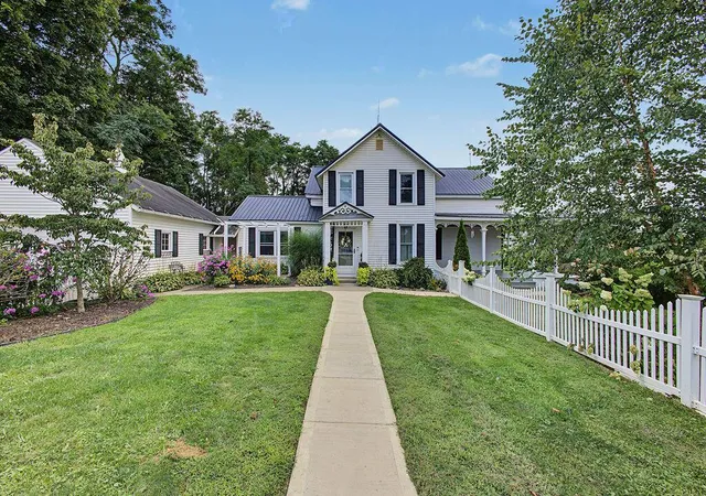 Single family home for sale at 8940 Green Valley Rd, Mount Vernon, OH 43050 | MLS# 226032939