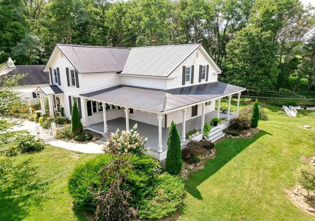 Photo 2 of Single family home for sale at 8940 Green Valley Rd, Mount Vernon, OH 43050 | MLS# 226032939 | Listing updated on 2026-09-14