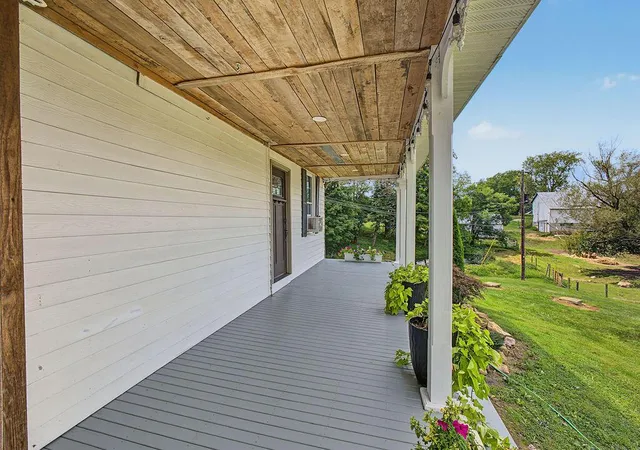 Photo 2 of Single family home for sale at 8940 Green Valley Rd, Mount Vernon, OH 43050 | MLS# 226032939 | Listing updated on 2026-09-14