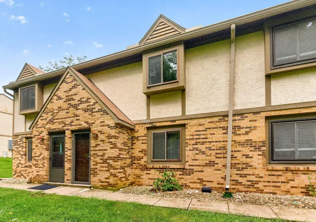 Photo 1 of Condo for sale at 3203 Summerdale Ln #60, Columbus, OH 43221 | MLS# 226032936 | Listing updated on 2026-09-16