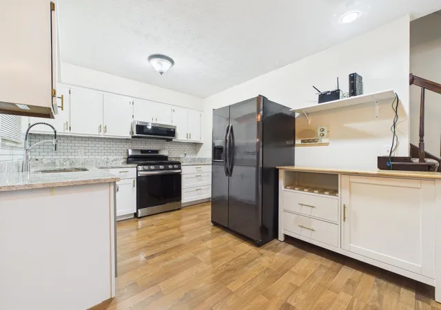 Photo 4 of Condo for sale at 1577 Sandringham Ct, Columbus, OH 43220 | MLS# 226032946 | Listing updated on 2026-09-08