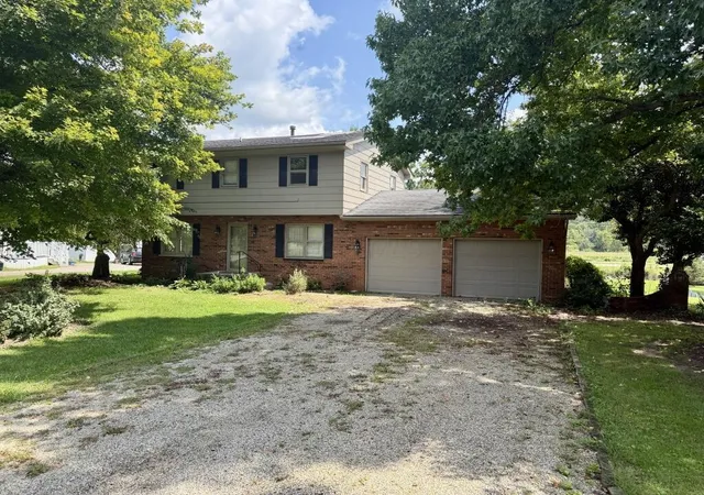 Photo 2 of Single family home for sale at 5724 Old Logan Rd Se, Lancaster, OH 43130 | MLS# 226032949 | Listing updated on 2026-08-29