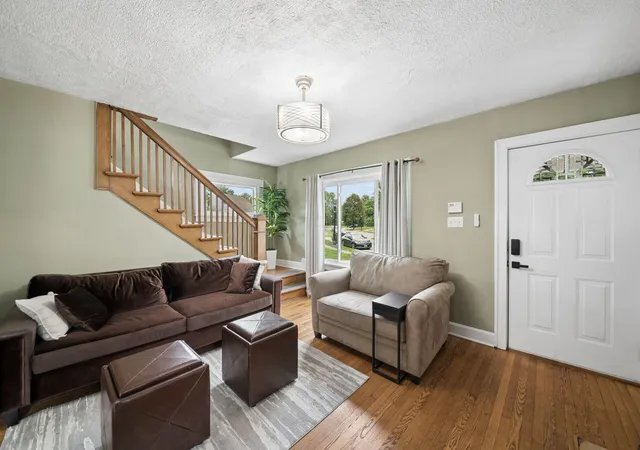 Photo 3 of Single family home for sale at 175 Linfield Pl, Columbus, OH 43219 | MLS# 226033118 | Listing updated on 2026-09-03