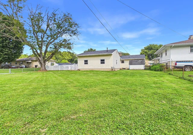 Photo 4 of Single family home for sale at 129 Kanawha Rd, Lancaster, OH 43130 | MLS# 226033004 | Listing updated on 2026-09-14