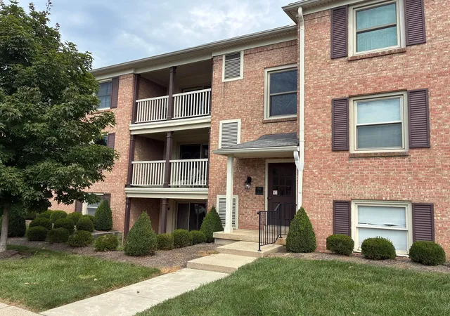Photo 1 of Condo for sale at 892 Chatham Ln #W, Columbus, OH 43221 | MLS# 226032994 | Listing updated on 2026-09-13