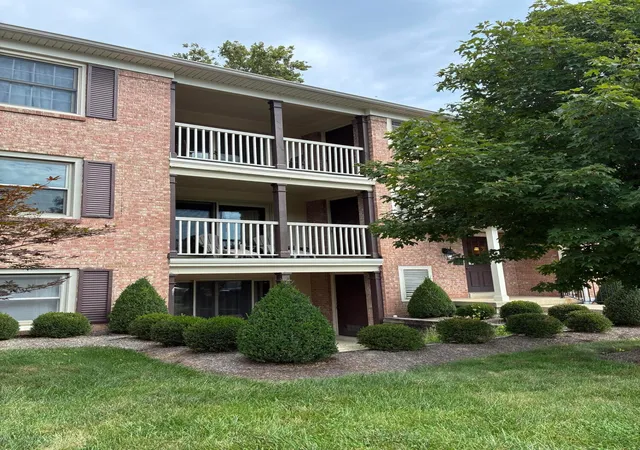 Photo 3 of Condo for sale at 892 Chatham Ln #W, Columbus, OH 43221 | MLS# 226032994 | Listing updated on 2026-09-13