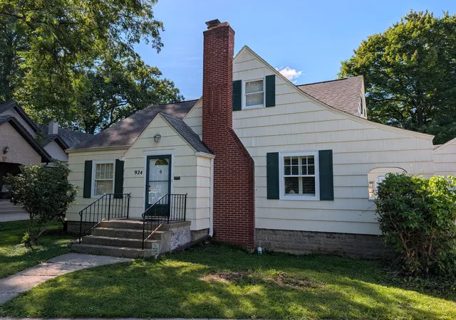 Photo 1 of Single family home for sale at 924 E High St, Mount Vernon, OH 43050 | MLS# 226033073 | Listing updated on 2026-09-09