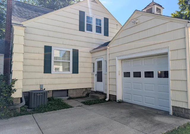 Photo 2 of Single family home for sale at 924 E High St, Mount Vernon, OH 43050 | MLS# 226033073 | Listing updated on 2026-09-09