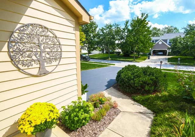 Photo 3 of Single family home for sale at 1134 Summer Hl Cir, Columbus, OH 43230 | MLS# 226033100 | Listing updated on 2026-09-12