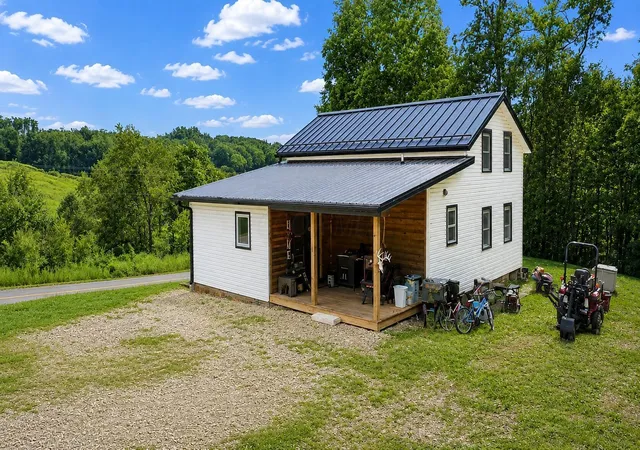 Photo 3 of Single family home for sale at 552 County Rd 2575, Loudonville, OH 44842 | MLS# 226033076 | Listing updated on 2026-10-02