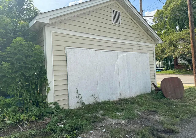 Photo 2 of Single family home for sale at 176 S Brehl Ave, Columbus, OH 43222 | MLS# 226033129 | Listing updated on 2026-09-01