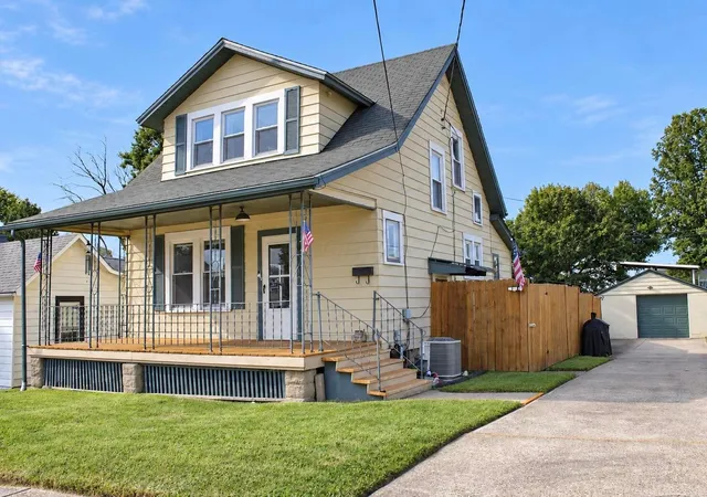 Photo 1 of Single family home for sale at 821 Caldwell St, Zanesville, OH 43701 | MLS# 226033393 | Listing updated on 2026-10-25