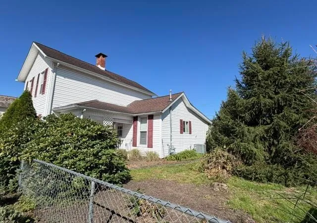 Single family home for sale at 186 Moull St, Newark, OH 43055 | MLS# 226034155