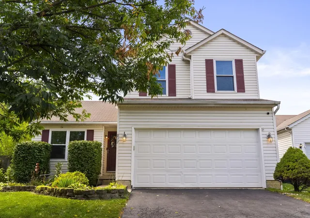 Photo 1 of Single family home for sale at 811 Crevis Ln, Columbus, OH 43228 | MLS# 226037467 | Listing updated on 2026-10-05