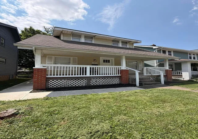 Photo 1 of Single family home for sale at 125 E Hinman Ave, Columbus, OH 43207 | MLS# 226038691 | Listing updated on 2026-10-11