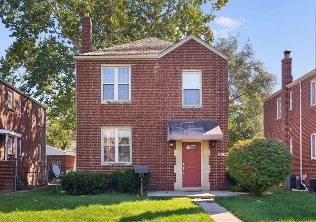 Multi family home for sale at 1606 Elmwood Ave, Columbus, OH 43212 | MLS# 226039013