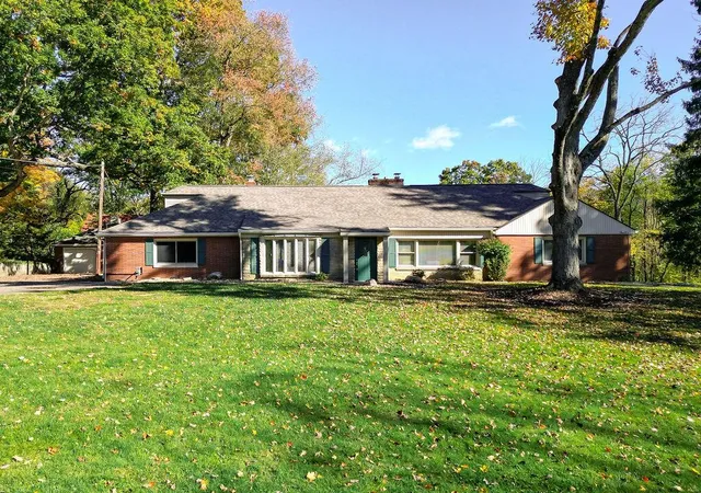 Photo 1 of Single family home for sale at 204 S Edgewood Rd, Mount Vernon, OH 43050 | MLS# 226035519 | Listing updated on 2026-10-26
