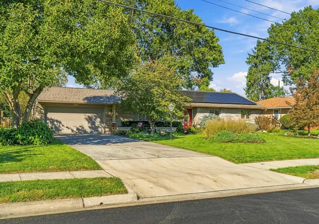 Photo 1 of Single family home for sale at 2290 Middlesex Rd, Columbus, OH 43220 | MLS# 226038285 | Listing updated on 2026-10-26
