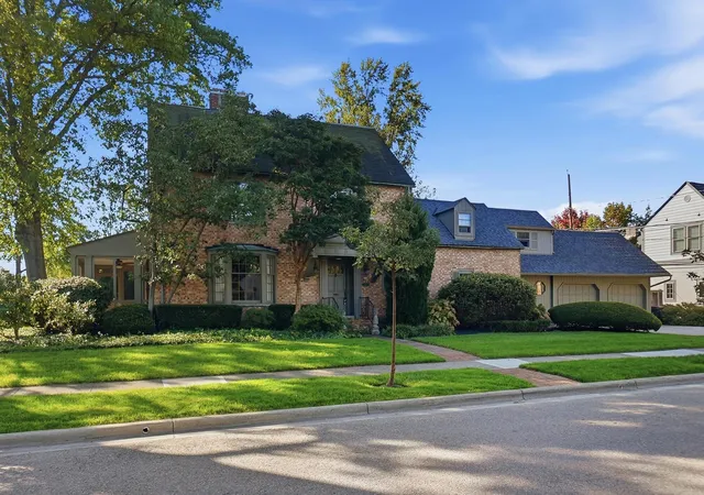 Photo 1 of Single family home for sale at 2375 Andover Rd, Columbus, OH 43221 | MLS# 226037632 | Listing updated on 2026-10-15