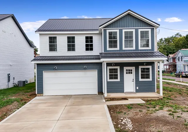 Photo 1 of Single family home for sale at 162 W Locust St, Newark, OH 43055 | MLS# 226036548 | Listing updated on 2026-10-09