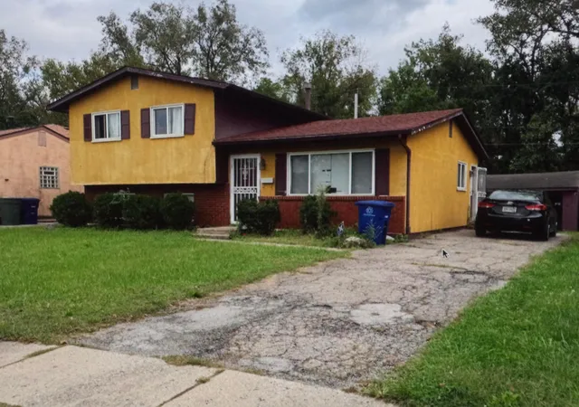 Single family home for sale at 1640 Deporres Dr, Columbus, OH 43219 | MLS# 226036524