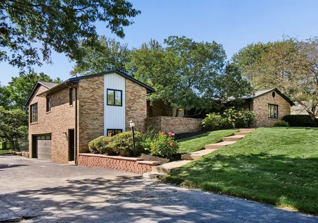 Photo 1 of Single family home for sale at 8039 Golfview Ct, Columbus, OH 43235 | MLS# 226036752 | Listing updated on 2026-10-15