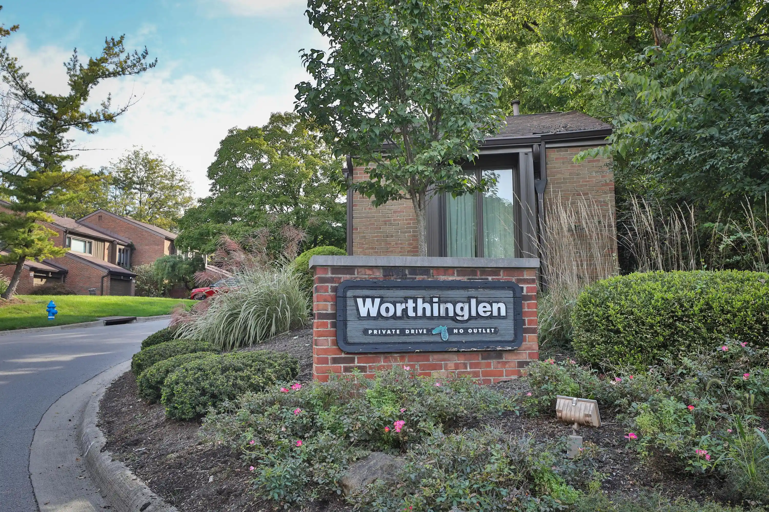 Listing Photo 1 - Condo for sale in 160 Gln Cir located at 160 Gln Cir, Worthington, OH 43085 - Unit 160 Glen Cir