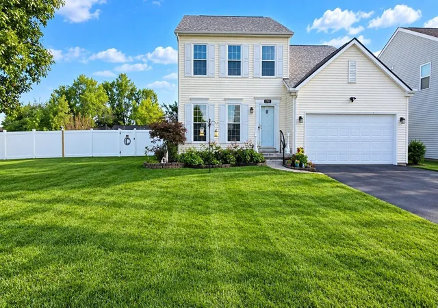 Single family home for sale at 2797 Marblewood Dr, Columbus, OH 43219 | MLS# 226036940