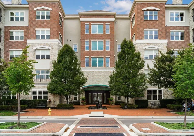 Condo for sale at 3175 Tremont Rd #206, Columbus, OH 43221 | MLS# 226037069
