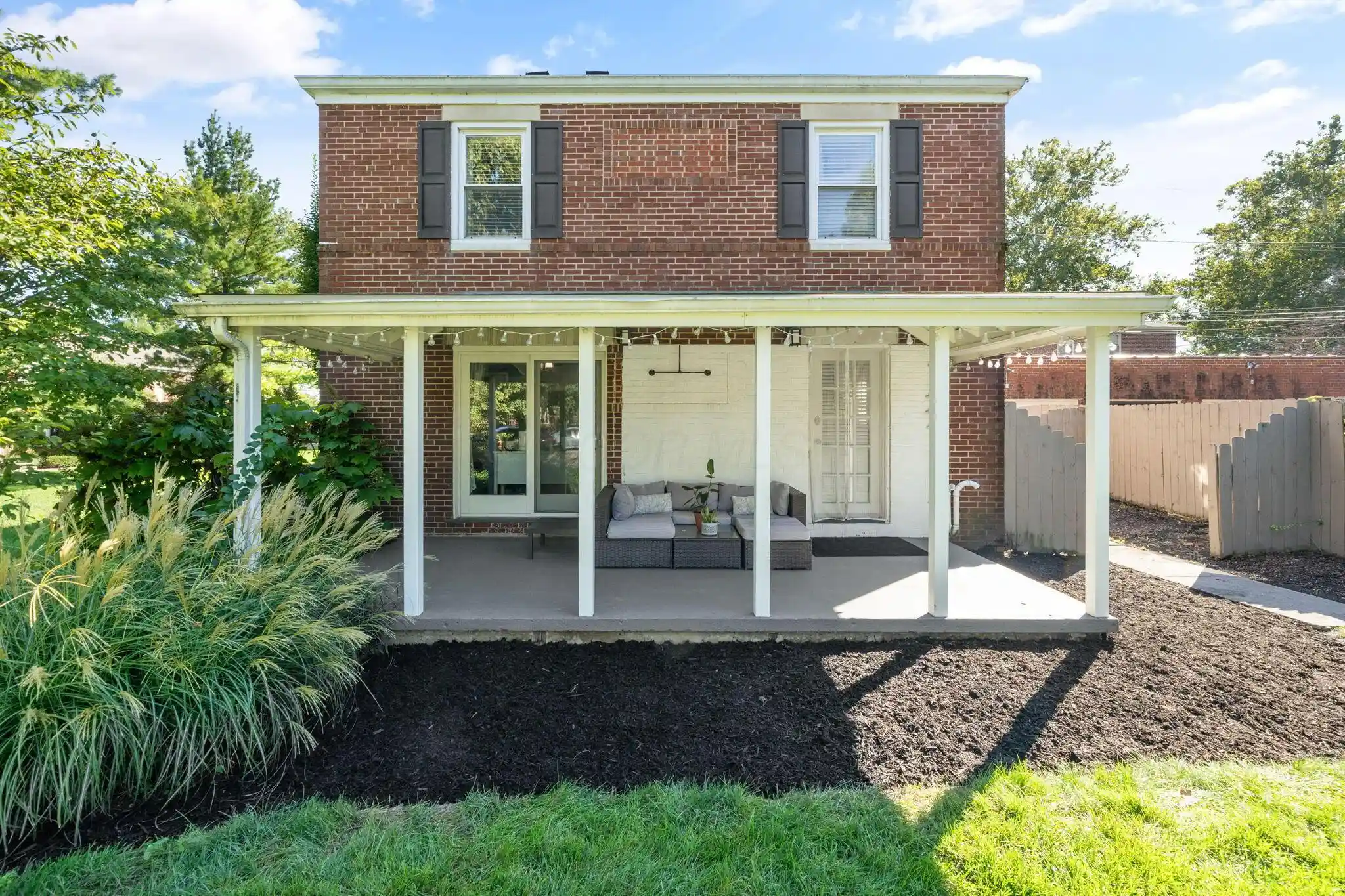 Listing Photo 1 - Condo for sale in 1805 NW Blvd located at 1805 NW Blvd, Columbus, OH 43212 - Unit 1805 Northwest Blvd