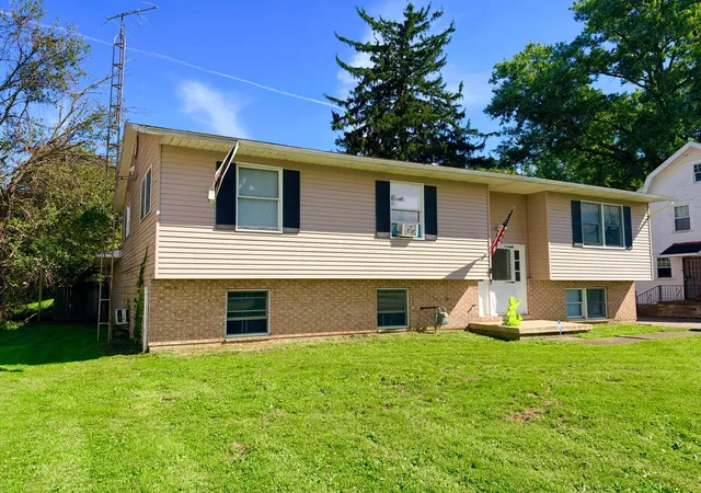 Photo 1 of Single family home for sale at 988 Mount Vernon Rd, Newark, OH 43055 | MLS# 226036757 | Listing updated on 2026-10-24
