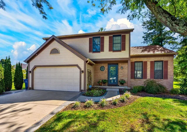 Single family home for sale at 1647 Preston Woods Ct, Columbus, OH 43235 | MLS# 226036831