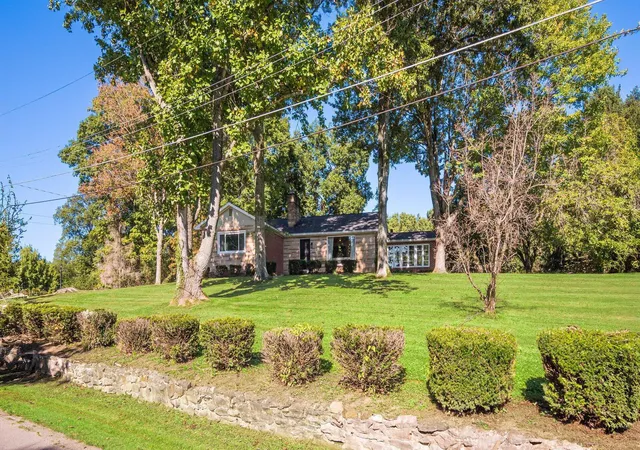 Photo 1 of Single family home for sale at 850 Wildwood Cir, Zanesville, OH 43701 | MLS# 226037169 | Listing updated on 2026-10-29