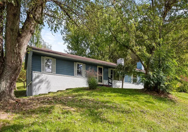 Single family home for sale at 1681 S Watson Rd SE, Heath, OH 43056 | MLS# 226037355