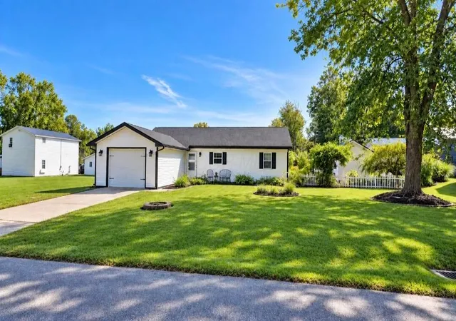 Single family home for sale at 13520 Juniper Rd NE, Thornville, OH 43076 | MLS# 226036808