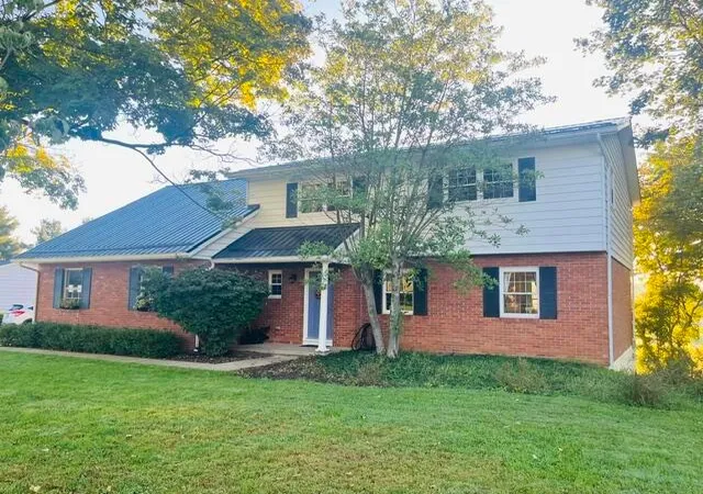 Photo 1 of Single family home for sale at 1116 Hilltop Dr, Newark, OH 43055 | MLS# 226036824 | Listing updated on 2026-10-16
