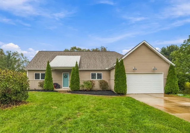 Photo 1 of Single family home for sale at 38 Buttercup Ct Sw, Pataskala, OH 43062 | MLS# 226036820 | Listing updated on 2026-10-19
