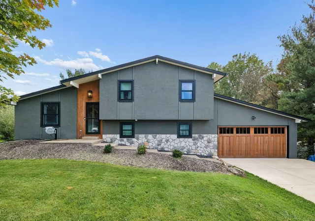 Photo 1 of Single family home for sale at 44 North Ct, Thornville, OH 43076 | MLS# 226037492 | Listing updated on 2026-10-12