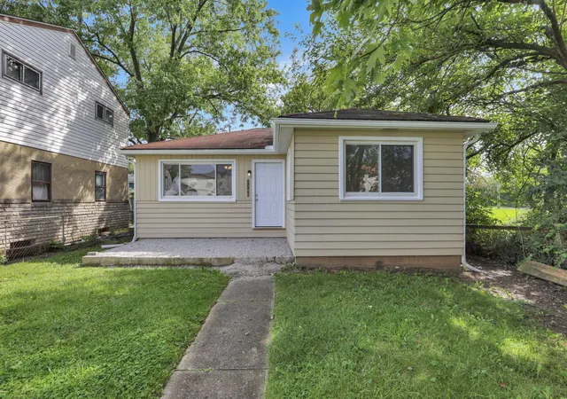 Single family home for sale at 2360 Pontiac St, Columbus, OH 43211 | MLS# 226036849