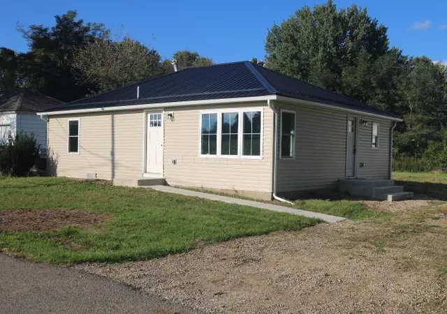 Single family home for sale at 6 Yoakum Dr, Mount Vernon, OH 43050 | MLS# 226036936