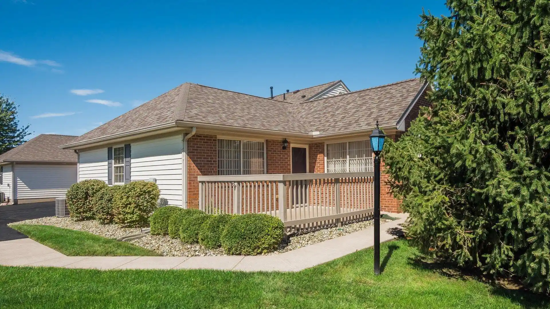 Listing Photo 1 - Condo for sale in 4274 Strattford Cir E located at 4274 Strattford Cir E, Zanesville, OH 43701 - Unit 4274 Strattford Cir E