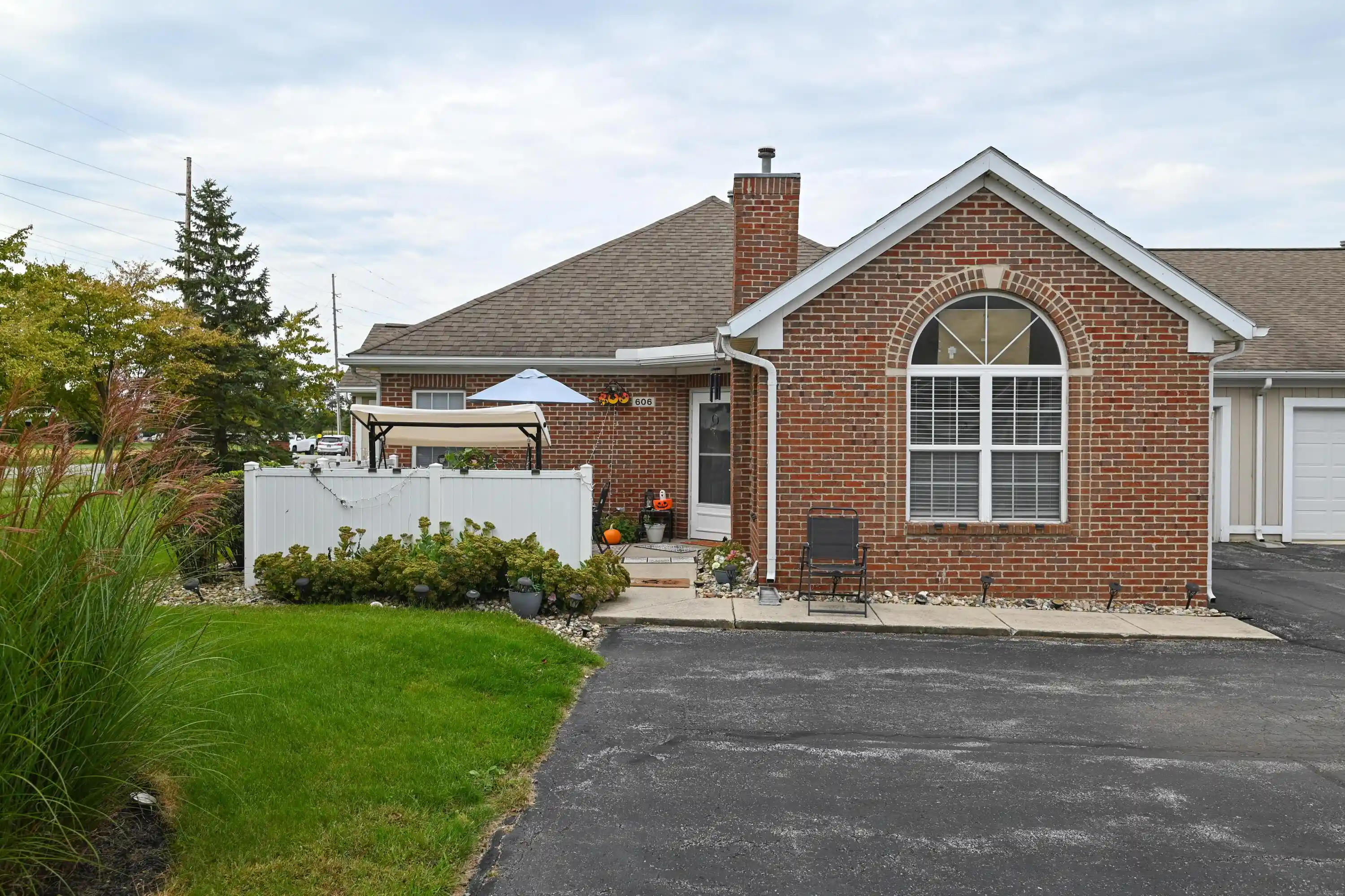 Listing Photo 1 - Condo for sale in 606 Hampton Woods Dr located at 606 Hampton Woods Dr, Marion, OH 43302 - Unit 606 Hampton Woods Dr